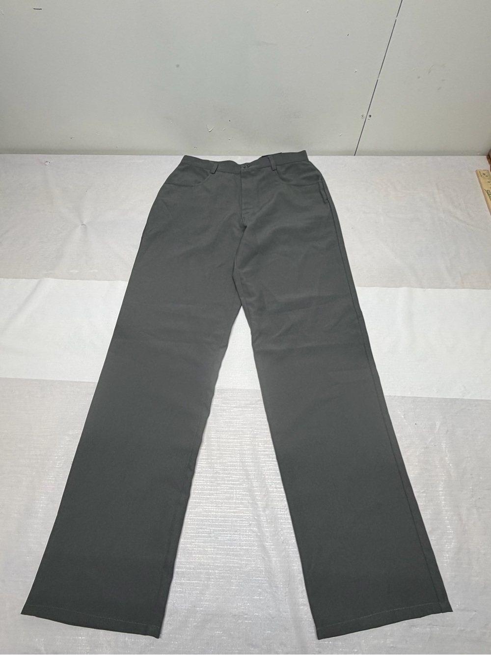 Men's Straight-Leg Chinos in Charcoal Gray Sz: 32x34